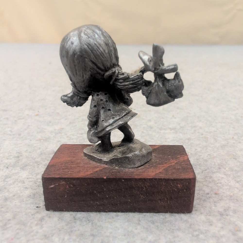 Vintage 1980 Paula's Collectibles Pewter Girl Figurine Wood Base Friendship Quot - Picture 4 of 4